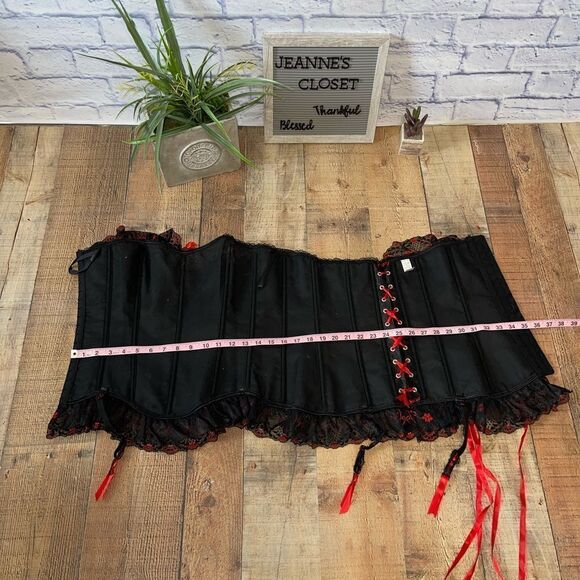 Red & black corset goth steampunk - Picture 7 of 8